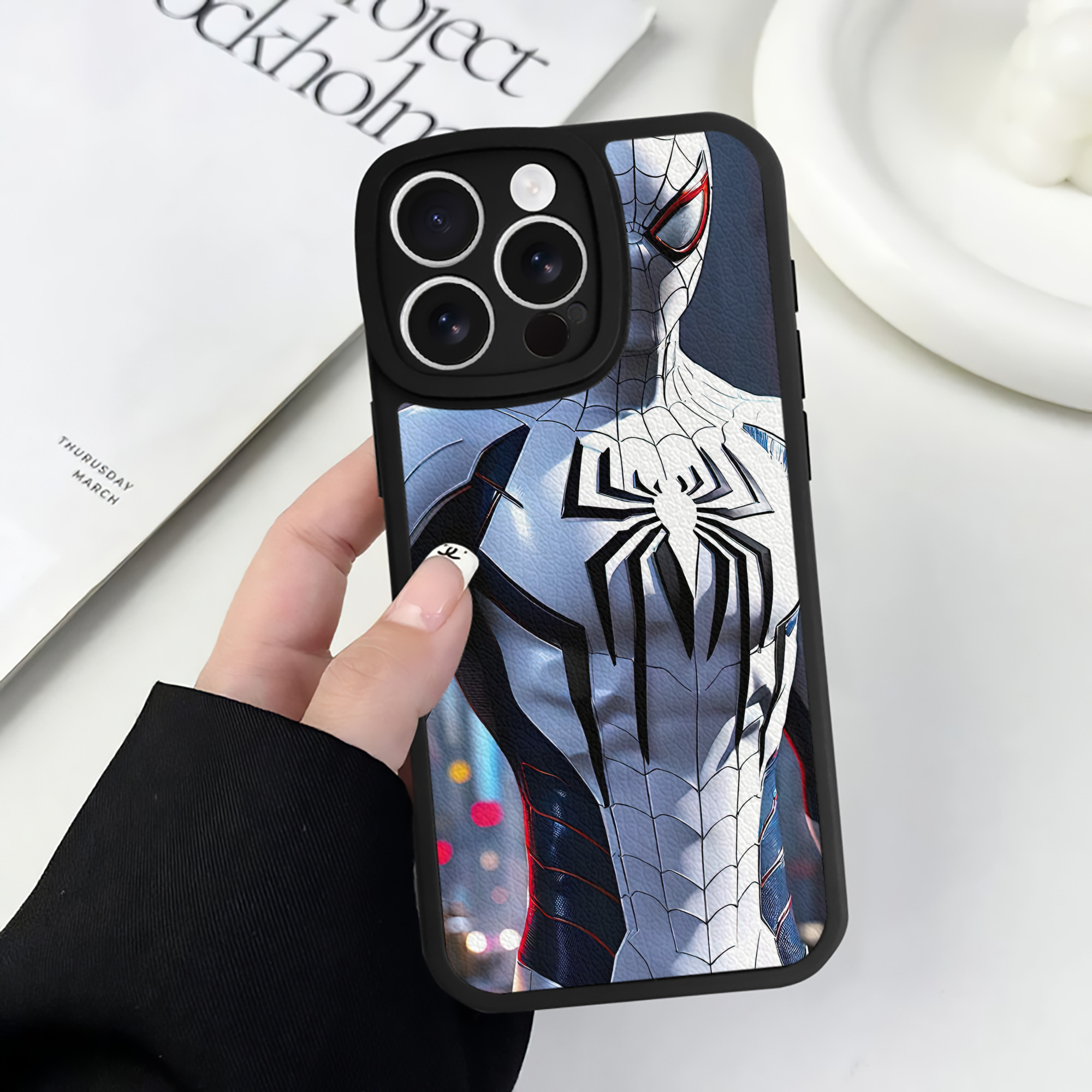 （画像用） Spider Man スパイダーマン 【iPhone 16シリーズ対応】シリコンスマホケース（レザー調） 材質：シリコン